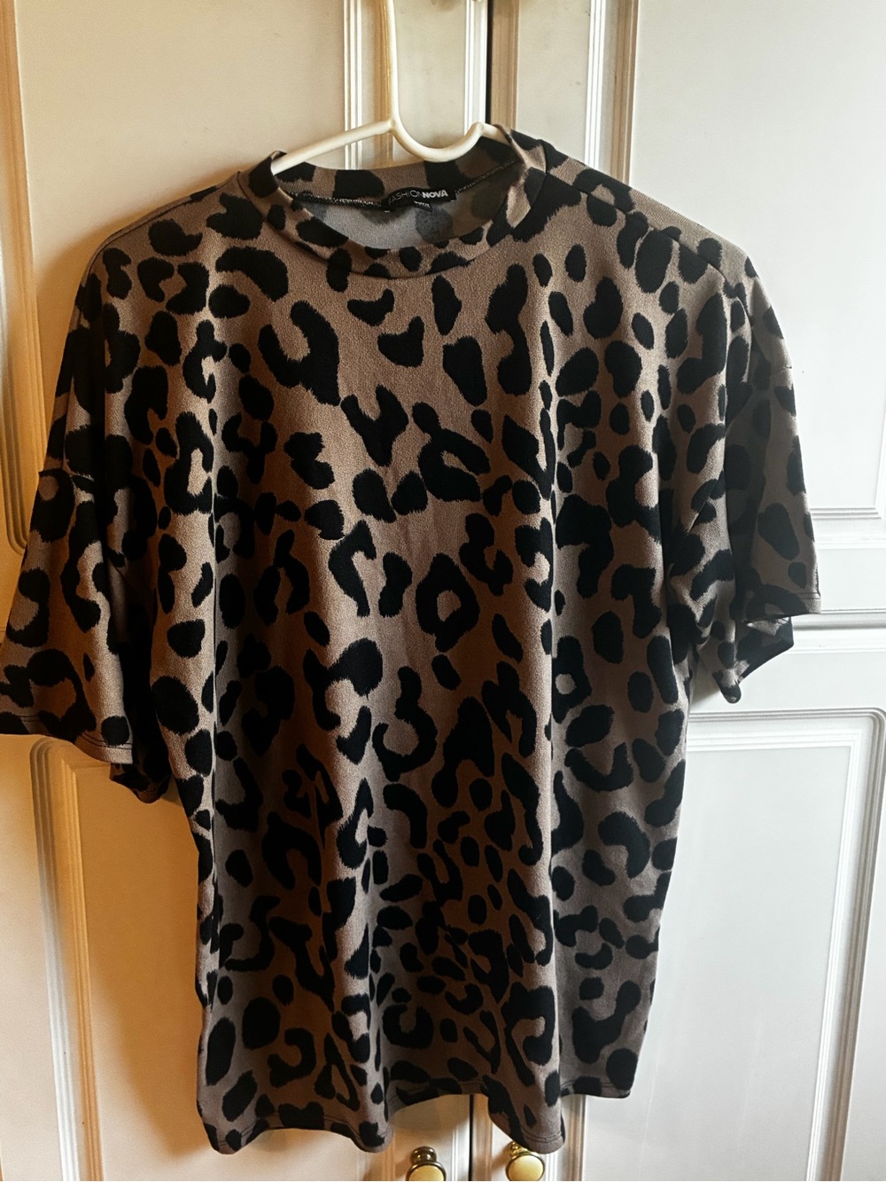 Fashion Nova Women’s Brown & Black Leopard Print Short Sleeve Shirt, Size: L/XL